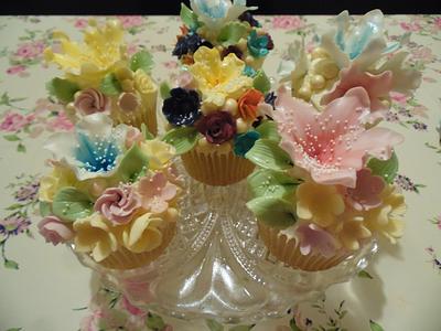 English Summer Garden - Cake by Tinascupcakes