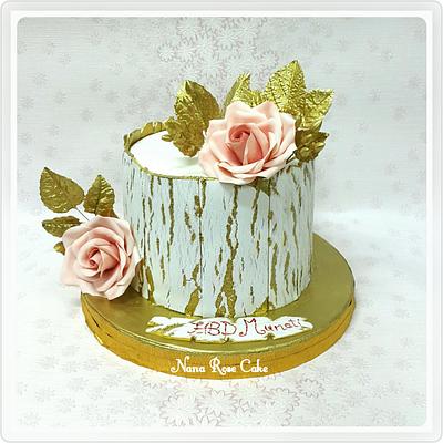 Gold and White crackled cake  - Cake by Nana Rose Cake 