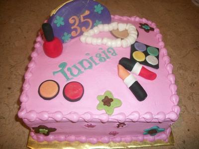 Make Up Lover's Birthday - Cake by caymancake