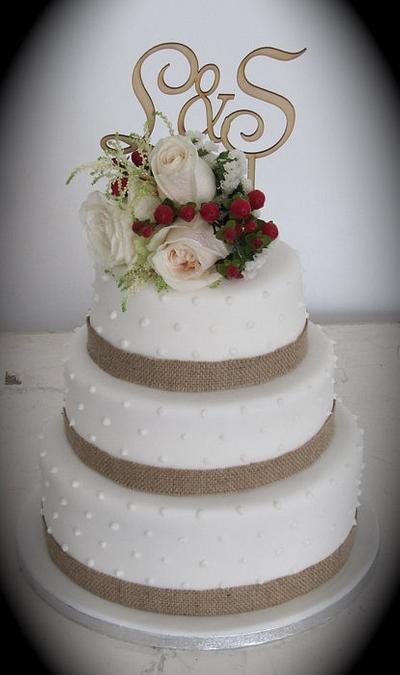 Wedding Cake With Fresh Flowers.  - Cake by Algarve Cakes