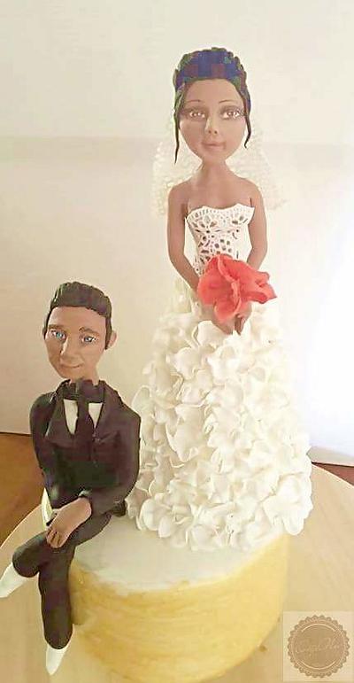 The bride and groom hand sculpture fondant - Cake by Nivo