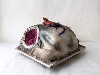 Geode cake with lizard - Cake by Marina Danovska