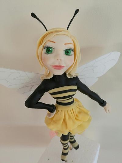 Bee girl - Cake by Hokus Pokus Cakes- Patrycja Cichowlas