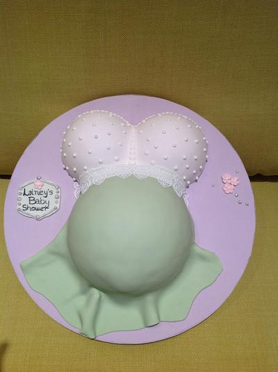 Baby bump - Cake by Linda Milne (the little cake room)