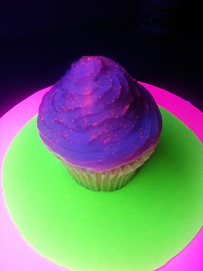 Black Light Glowing Cupcakes - Cake by Cakery Creation Liz Huber