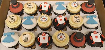 Alice in Wonderland cupcakes - Cake by Funkycakes