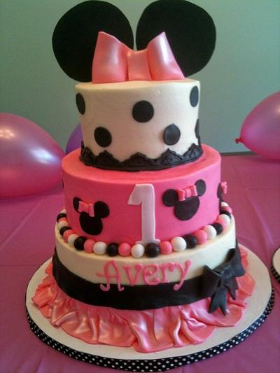 Minnie Mouse - Cake by Meghan Smith