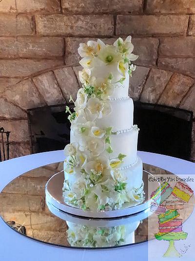 Floral and Ivy Wedding Cake - Cake by Yari 