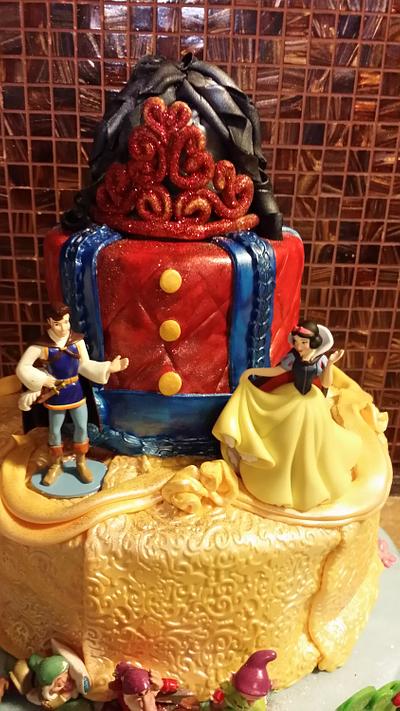 Snow White - Cake by Rosey Mares