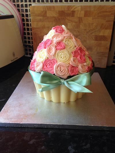 Giant Cupcake Bouquet - Cake by SoozyCakes
