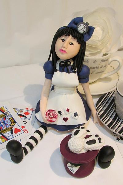 "Alice...into the looking glass" - Cake by Cristina Arévalo- The Art Cake Experience
