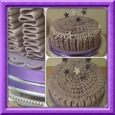 1st attempt Ruffle cake - Cake by thecakeproject