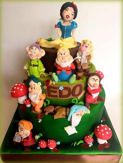 Snow White and the Seven Dwarfs - Cake by Chiara Antonelli