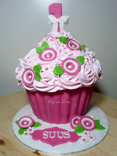Giant cupcake - Cake by Bianca