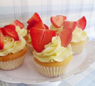 Strawberries and Cream Cupcakes - Cake by bridgewaterbakery