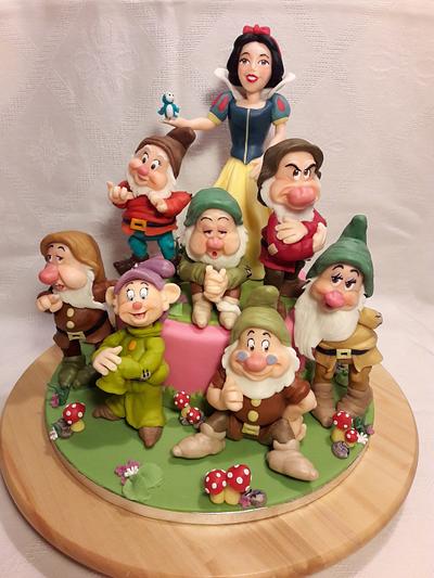 SNOW WHITE AND 7 DWARFS - Cake by silviacucinelli