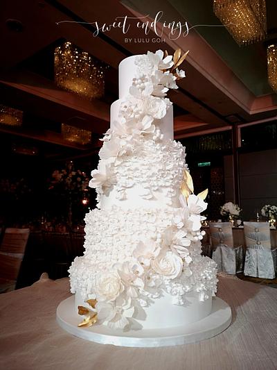 White Romance - Cake by Lulu Goh