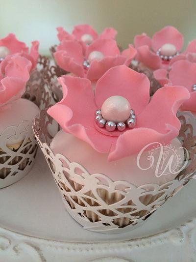 Flower cupcakes - Cake by Rezana