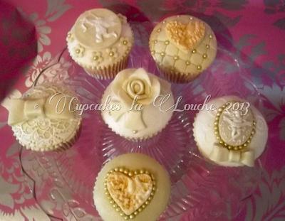 Vintage Ivory,White & Gold collection - Cake by Cupcakes la louche wedding & novelty cakes