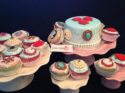 Vintage cake and cupcakes - Cake by Sophie's Bakery