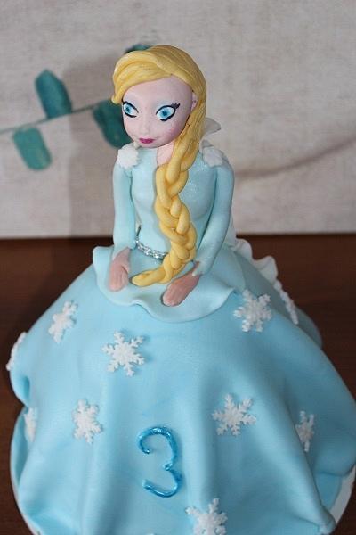 Elsa-Frozen for Evelyna - Cake by Petra Florean