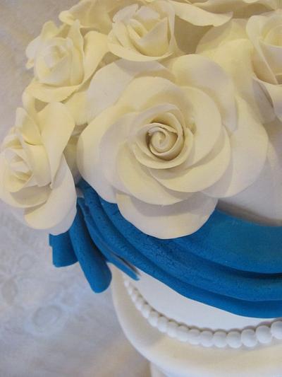 Blue Swaggs and White Roses - Cake by Jennifer Watson