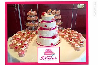 Wedding cake with a touch of pink - Cake by Cakes by Beaumonde