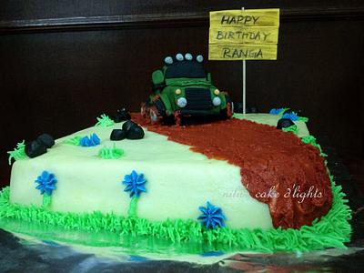 Stuck in the mud - Land Rover cake - Cake by Nilu's Cake D'lights
