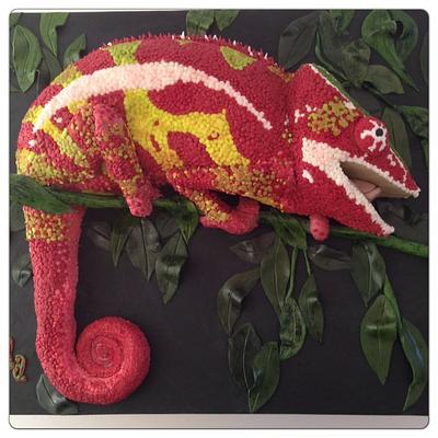 Chameleon birthday cake. - Cake by Caroline Nagorcka - Sculptress of Cakes
