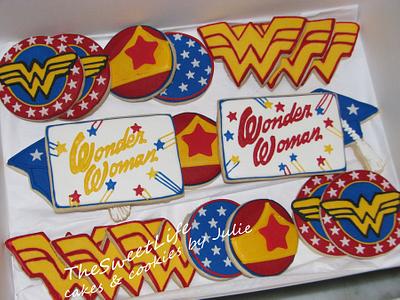 Wonder Woman cookies - Cake by Julie Tenlen