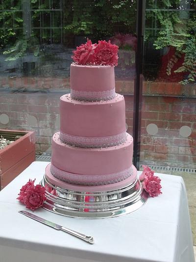 pretty in pink  - Cake by zoe
