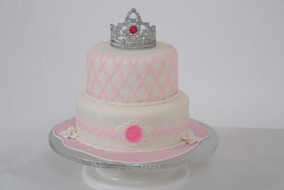 Tiara for the first baby girl. - Cake by Ann
