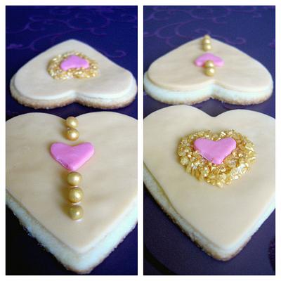 Vintage Gold Valentine Cookies - Cake by miettes
