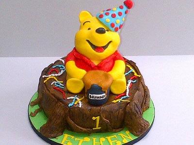 Winnie the Pooh - Cake by Bake Envy