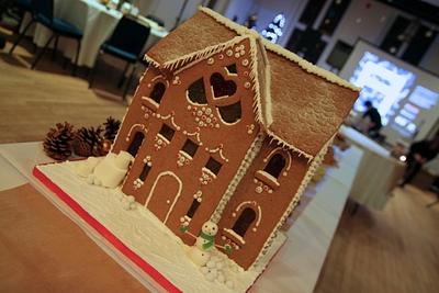 Giant Gingerbread House - Cake by Laura Galloway 