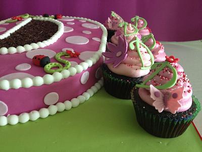 Very pink polka dotted cake. - Cake by Tabu