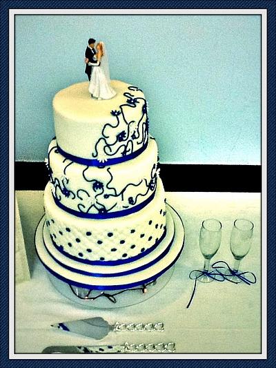 Blue and white wedding cake - Cake by Vicky