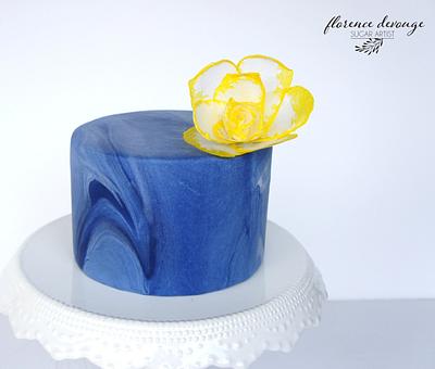 Marble cake with wafer paper flower - Cake by Florence Devouge