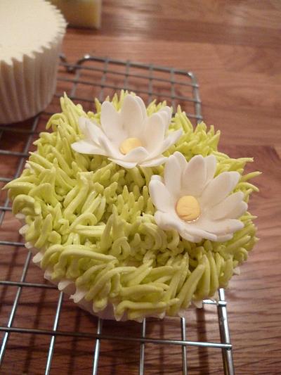 Something small and with daisies - Cake by Nicoletta