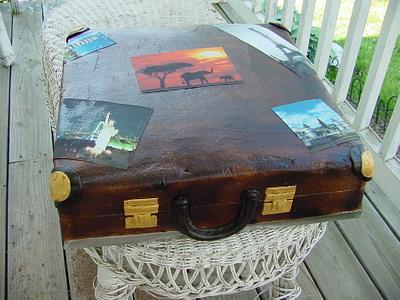 Suitcase - Cake by horsecountrycakes