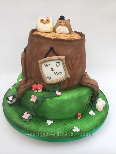 Tree stump/owl wedding cake - Cake by Perfect Party Cakes (Sharon Ward)