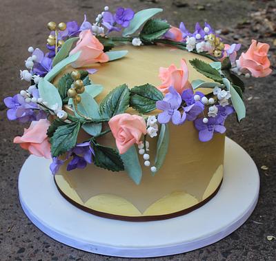 Gold shimmer and spring flowers - Cake by ElleQueue