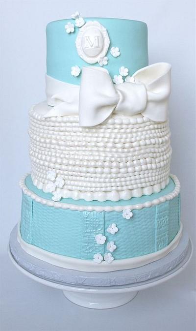 Tiffany inspired birthday cake with pearls  - Cake by milissweets