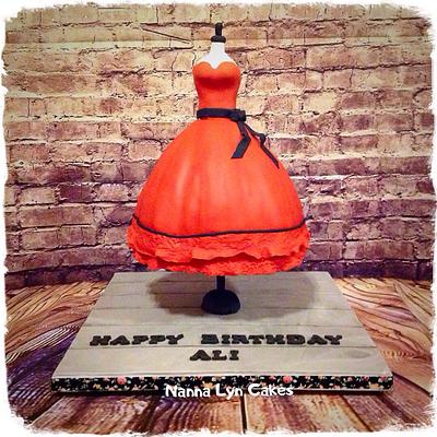 Mannequin  - Cake by Nanna Lyn Cakes