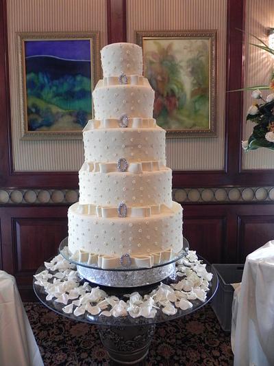 White Wedding Cake - Cake by Monica Garzon Hoheb