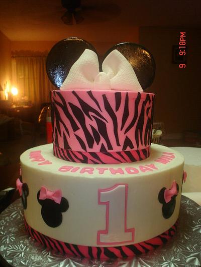 Minnie Mouse - Cake by Rosa