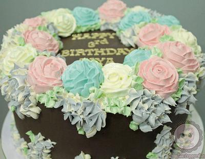 Buttercream and Ganache cake - Cake by YumZee_Cuppycakes