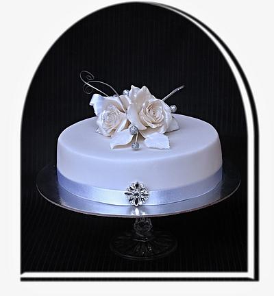 little white wedding  - Cake by Zuzana Bezakova