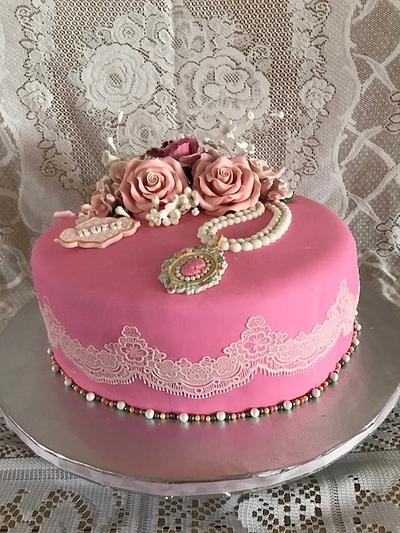Roses, Pearls and Lace - Cake by Julia 