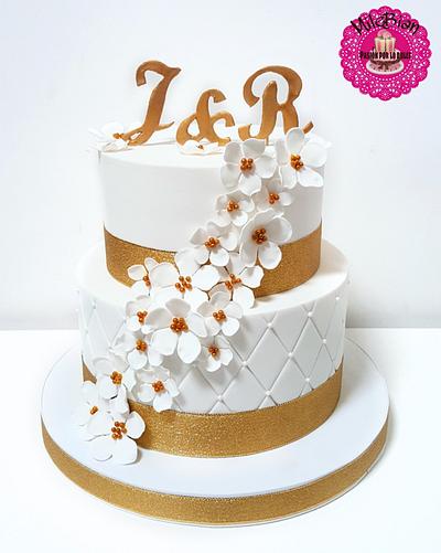 White & Gold wedding cake - Cake by MileBian